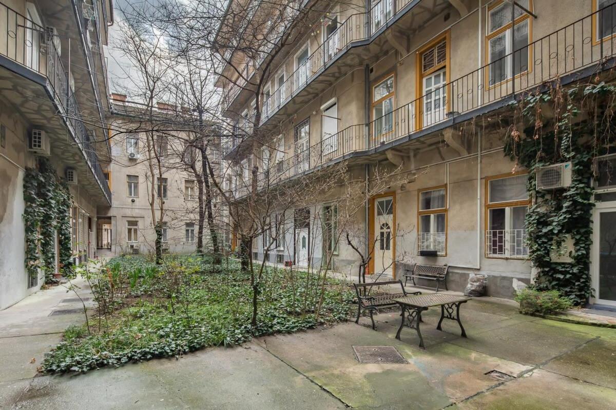 Very Central - Unique Design - New Studio Будапешт Экстерьер фото